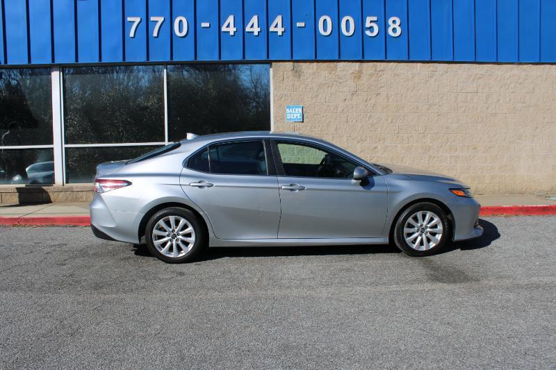 Toyota Camry LE Auto (Natl) 2019