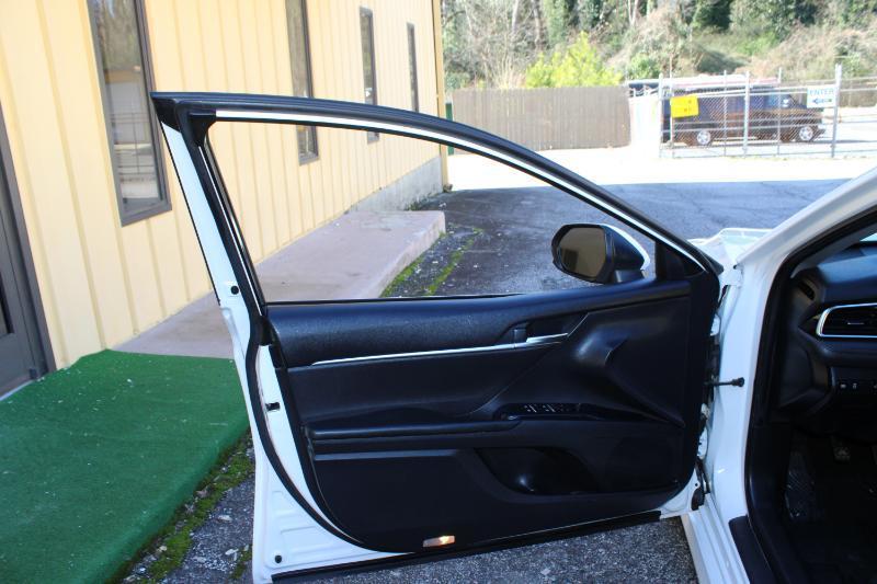 Toyota Camry XLE Auto (Natl) 2018