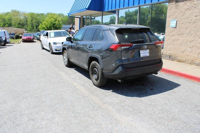 Toyota RAV4 LE FWD (Natl) 2021