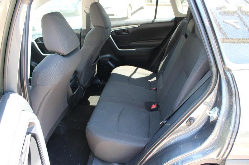 Toyota RAV4 LE FWD (Natl) 2021