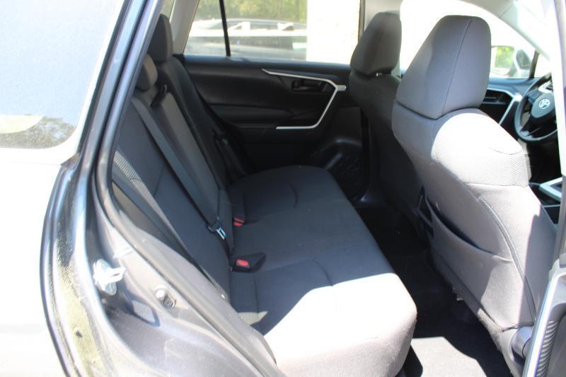 Toyota RAV4 LE FWD (Natl) 2021