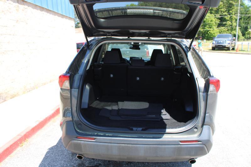 Toyota RAV4 LE FWD (Natl) 2021