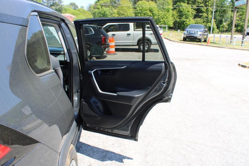 Toyota RAV4 LE FWD (Natl) 2021