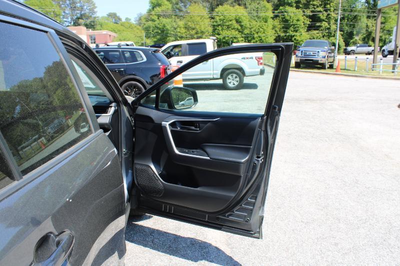 Toyota RAV4 LE FWD (Natl) 2021