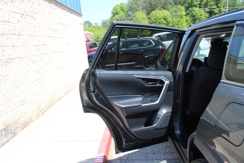 Toyota RAV4 LE FWD (Natl) 2021