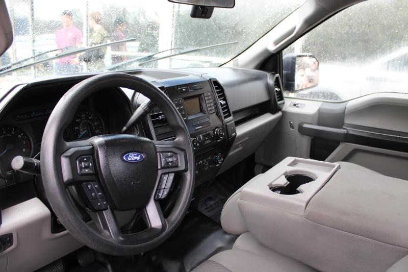 Ford F-150 XLT 2WD Reg Cab 8' Box 2017