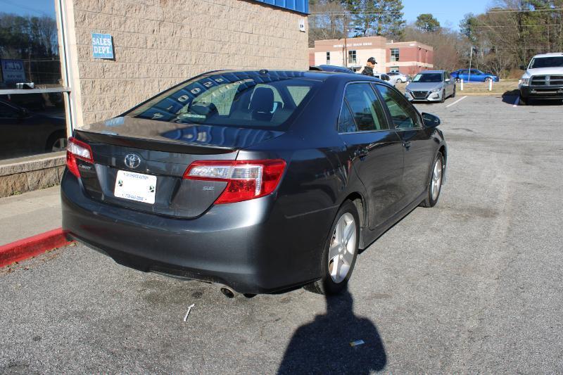 Toyota Camry 4dr Sdn I4 Auto SE (Natl) 2012
