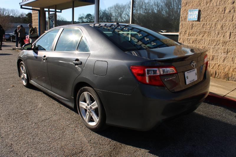 Toyota Camry 4dr Sdn I4 Auto SE (Natl) 2012