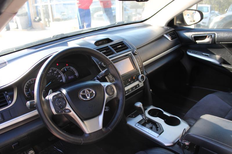 Toyota Camry 4dr Sdn I4 Auto SE (Natl) 2012