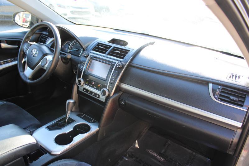 Toyota Camry 4dr Sdn I4 Auto SE (Natl) 2012