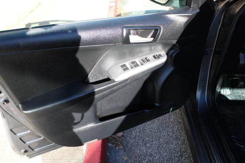 Toyota Camry 4dr Sdn I4 Auto SE (Natl) 2012