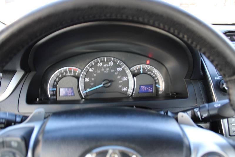 Toyota Camry 4dr Sdn I4 Auto SE (Natl) 2012