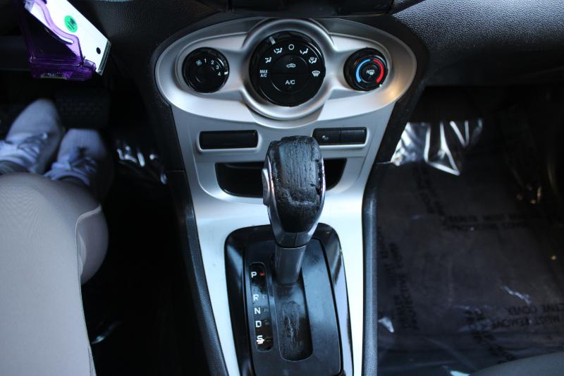 Ford Fiesta 5dr HB SE 2015