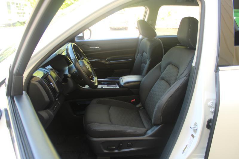 Nissan Pathfinder SV 2WD 2022