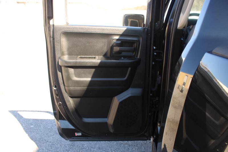 RAM 1500 Classic Tradesman 4x2 Quad Cab 6'4" Box 2019