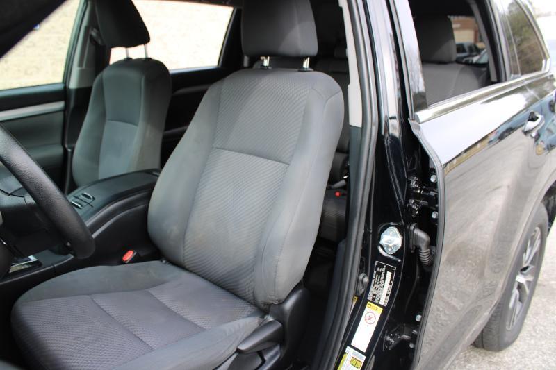 Toyota Highlander LE V6 FWD (Natl) 2019