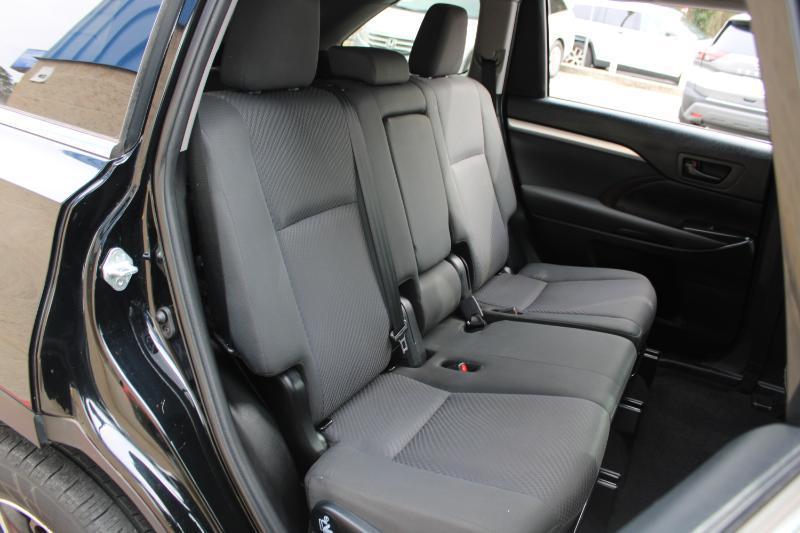 Toyota Highlander LE V6 FWD (Natl) 2019