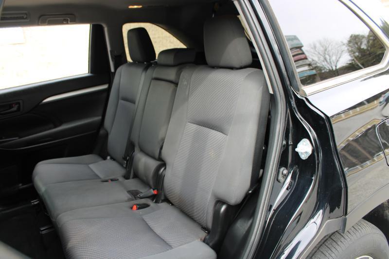 Toyota Highlander LE V6 FWD (Natl) 2019