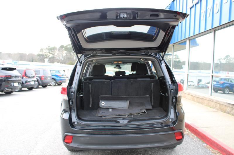 Toyota Highlander LE V6 FWD (Natl) 2019