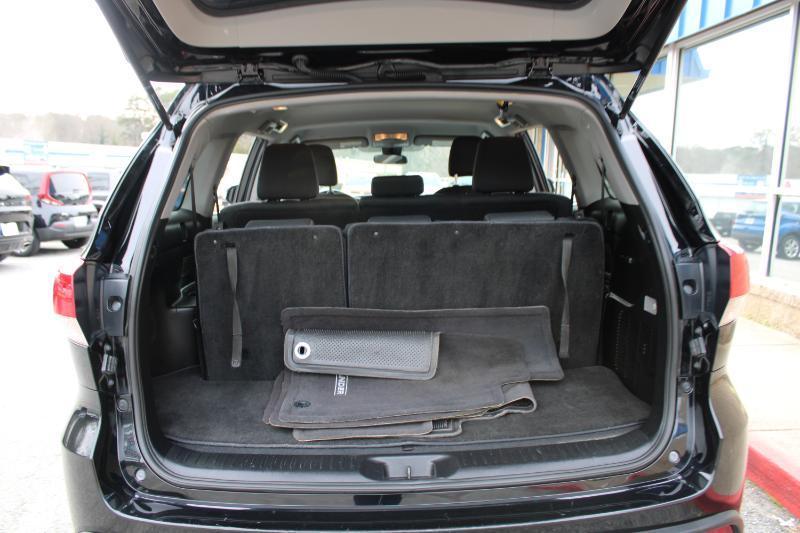 Toyota Highlander LE V6 FWD (Natl) 2019