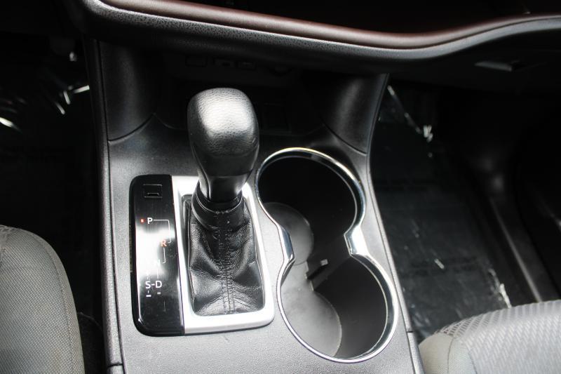 Toyota Highlander LE V6 FWD (Natl) 2019