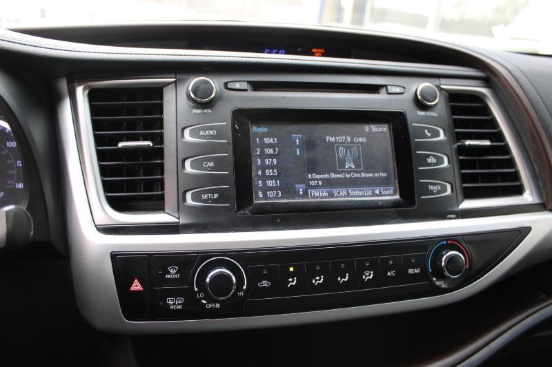 Toyota Highlander LE V6 FWD (Natl) 2019