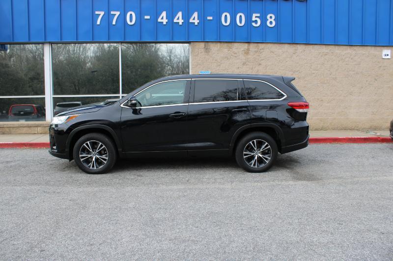 Toyota Highlander LE V6 FWD (Natl) 2019