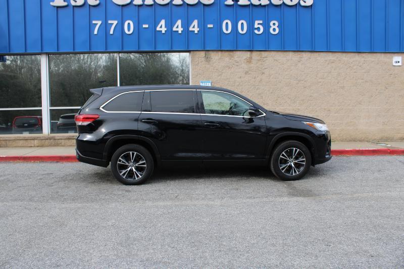 Toyota Highlander LE V6 FWD (Natl) 2019