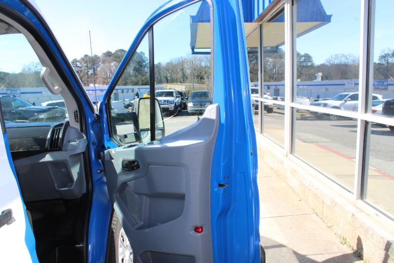 Ford Transit Van T-250 148" Med Rf 9000 GVWR Sliding RH Dr 2019