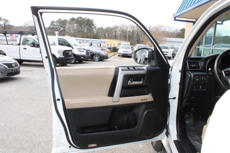 Toyota 4Runner RWD 4dr V6 Limited (Natl) 2014