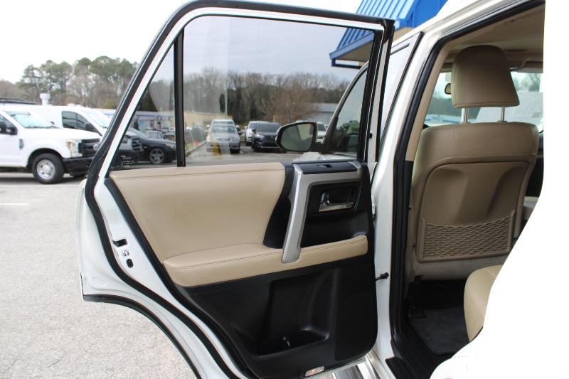 Toyota 4Runner RWD 4dr V6 Limited (Natl) 2014