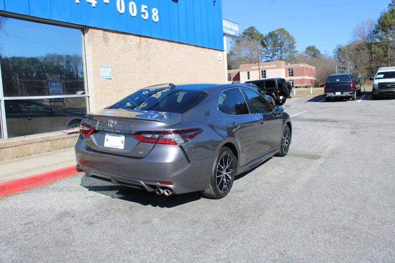 Toyota Camry Hybrid SE Nightshade CVT (Natl) 2023