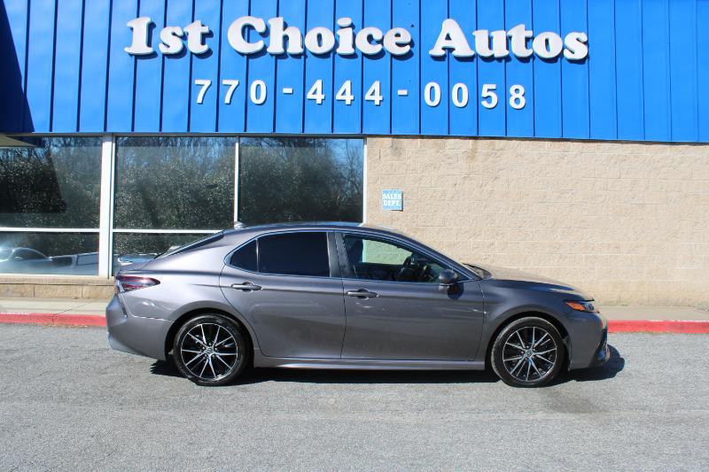 Toyota Camry Hybrid SE Nightshade CVT (Natl) 2023