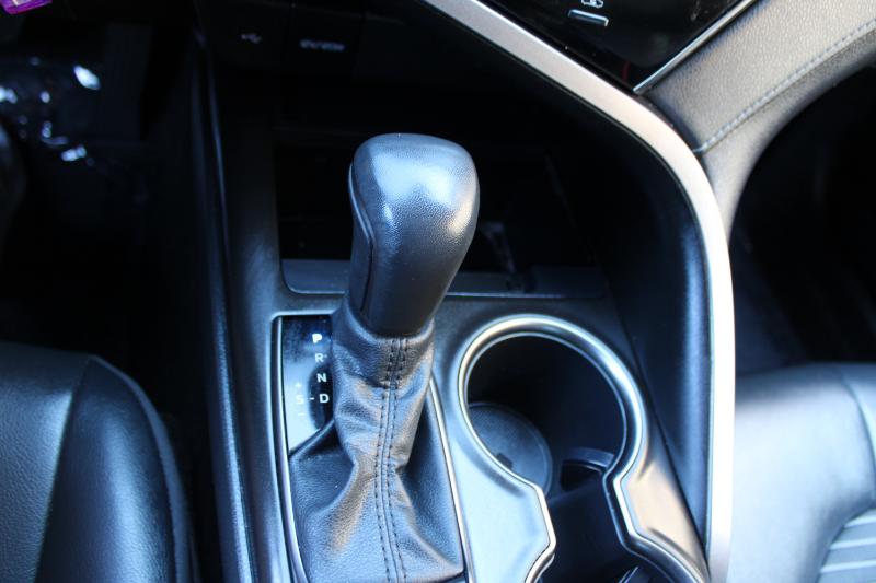 Toyota Camry Hybrid SE Nightshade CVT (Natl) 2023