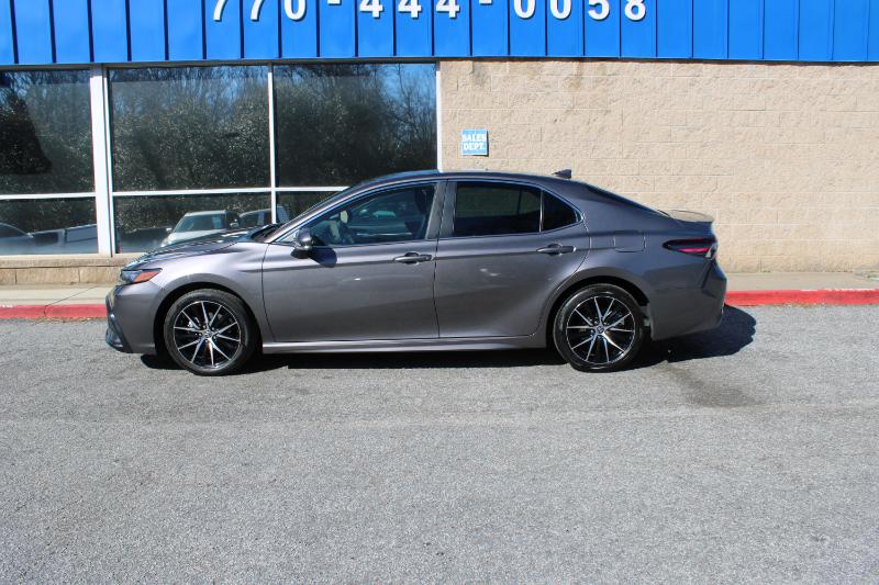 Toyota Camry Hybrid SE Nightshade CVT (Natl) 2023