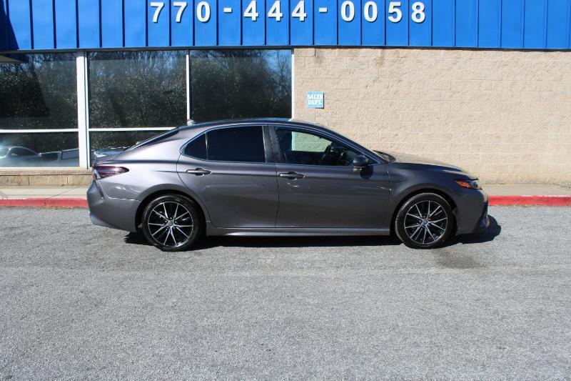 Toyota Camry Hybrid SE Nightshade CVT (Natl) 2023