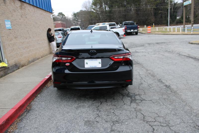 Toyota Camry LE Auto (Natl) 2021