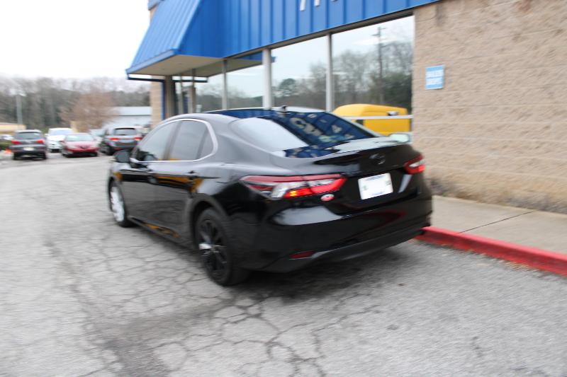 Toyota Camry LE Auto (Natl) 2021