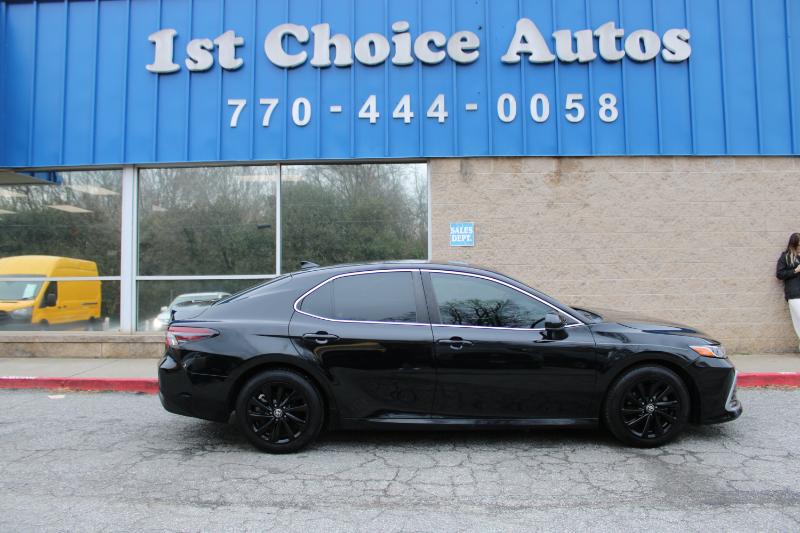 Toyota Camry LE Auto (Natl) 2021