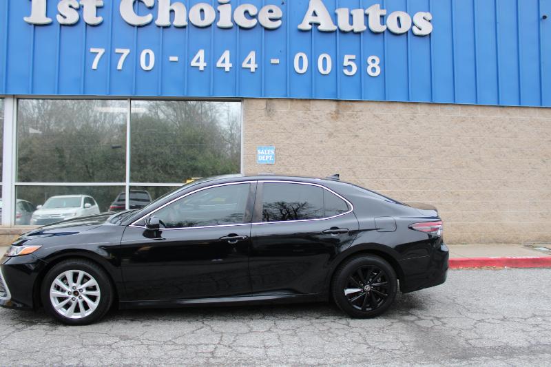 Toyota Camry LE Auto (Natl) 2021