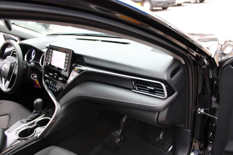 Toyota Camry LE Auto (Natl) 2021