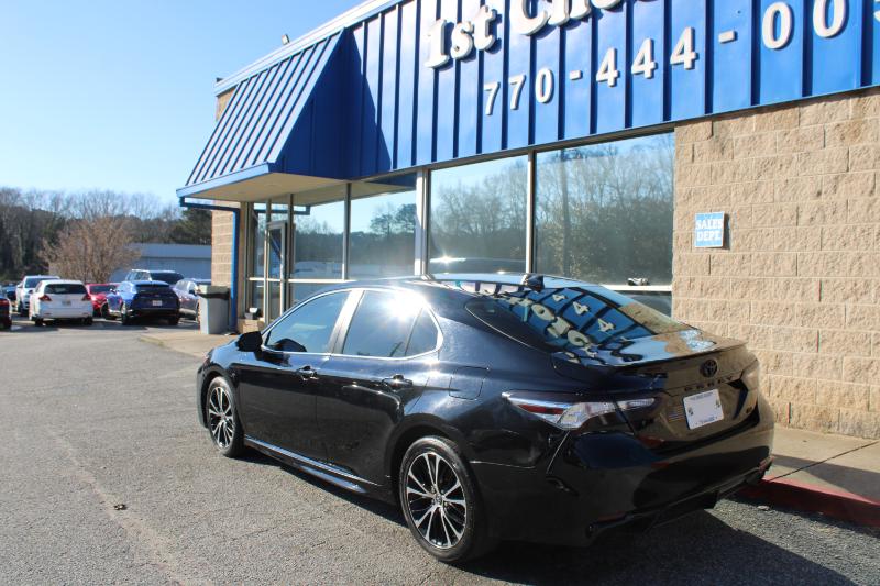 Toyota Camry SE Auto (Natl) 2020