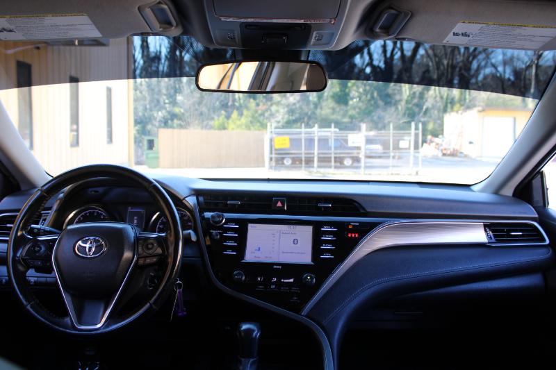 Toyota Camry SE Auto (Natl) 2020