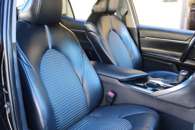 Toyota Camry SE Auto (Natl) 2020