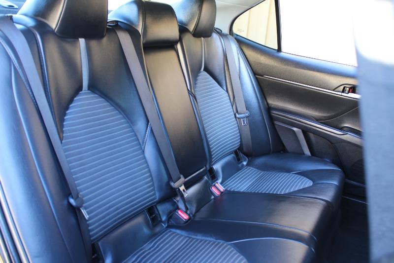 Toyota Camry SE Auto (Natl) 2020