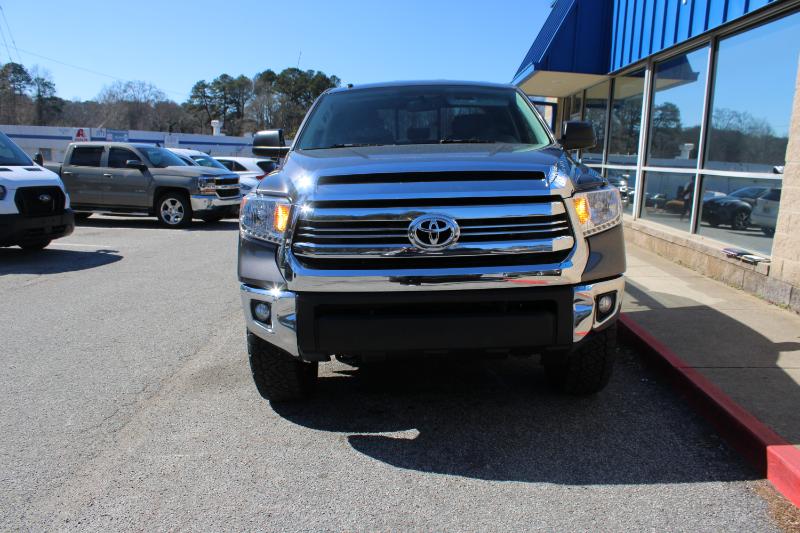 Toyota Tundra 4WD Truck Double Cab 5.7L V8 6-Spd AT SR5 (Natl) 2016