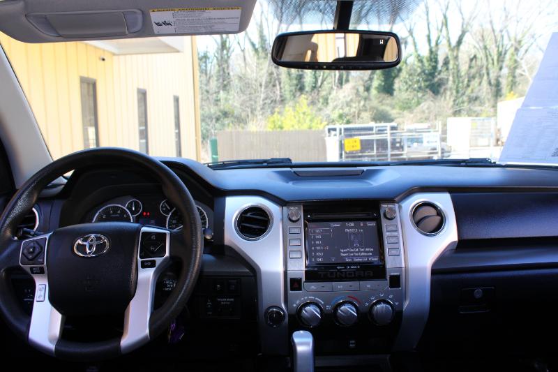 Toyota Tundra 4WD Truck Double Cab 5.7L V8 6-Spd AT SR5 (Natl) 2016