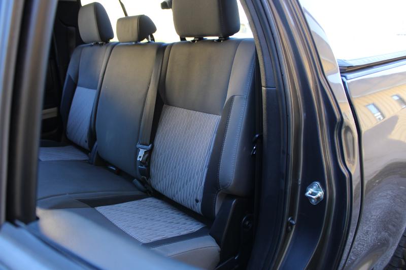 Toyota Tundra 4WD Truck Double Cab 5.7L V8 6-Spd AT SR5 (Natl) 2016