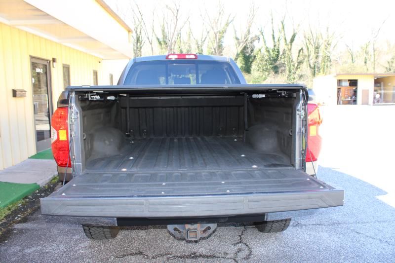 Toyota Tundra 4WD Truck Double Cab 5.7L V8 6-Spd AT SR5 (Natl) 2016