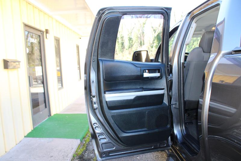 Toyota Tundra 4WD Truck Double Cab 5.7L V8 6-Spd AT SR5 (Natl) 2016